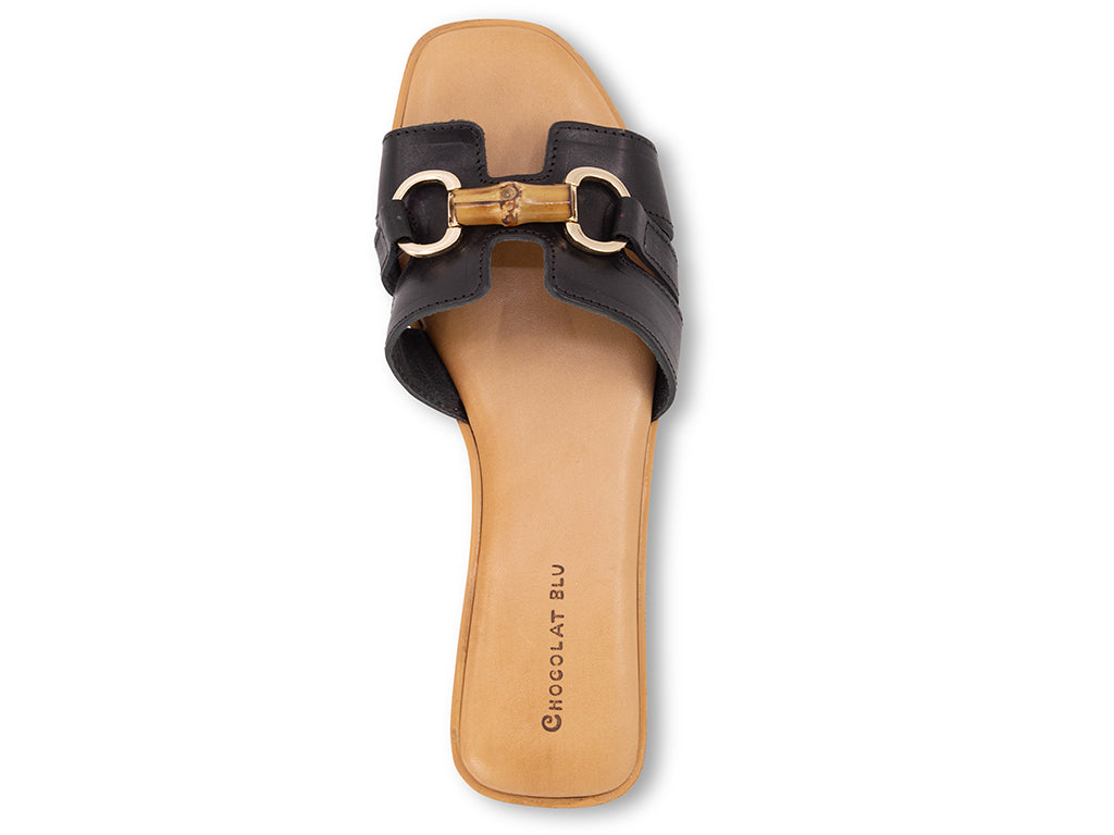 view of the toe shape and the upper from the top