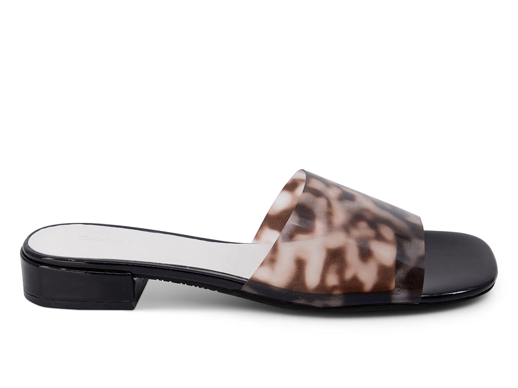 Beyla_Leopard Vinyl Upper Black Patent Lining_side view