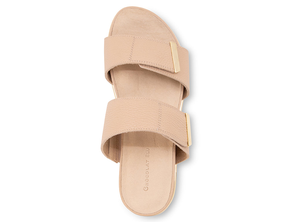 top view of the toe shape and the upper