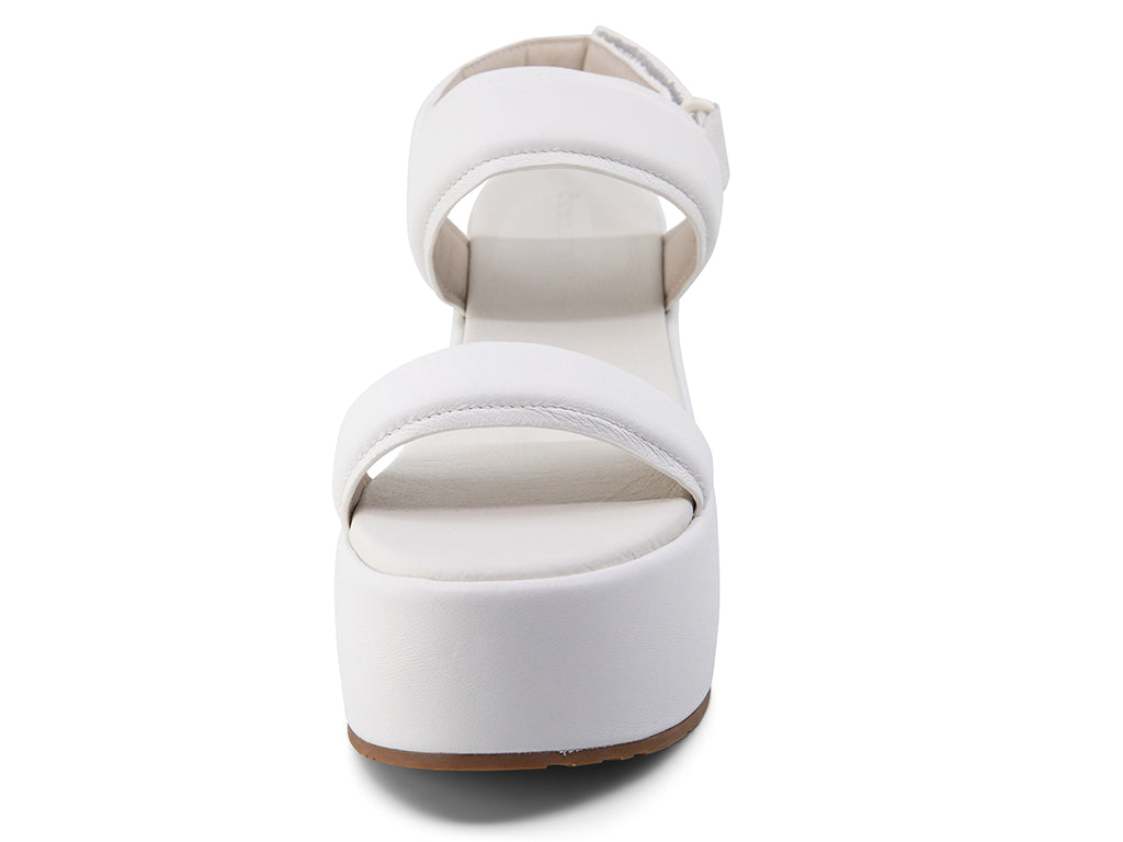 Kande_WhiteLeather_front and toe area view