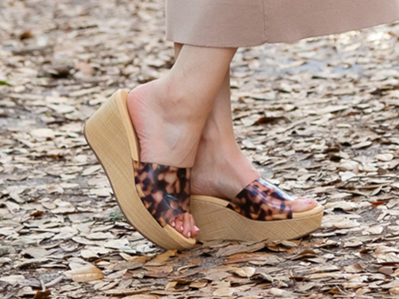 vento leopard wedge slide on a model