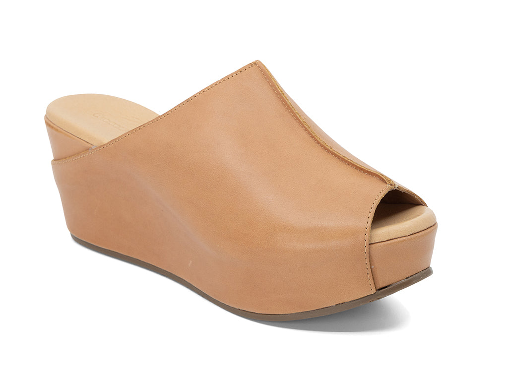 wedge slide with reversed stitched - front 3/4 side